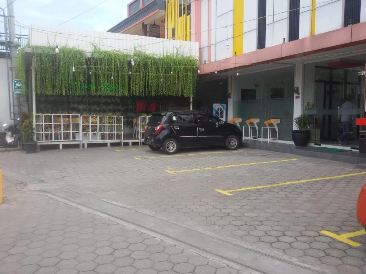 Green Red Hotel Syariah Jombang Exterior foto